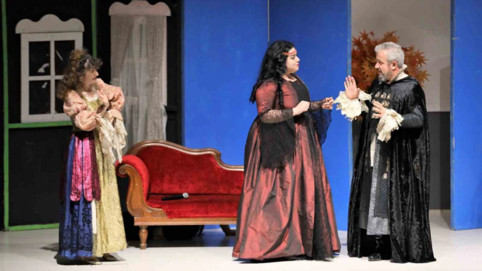'Ferhat ve Juliet' tiyatro oyunu Başiskele'de sahnelendi