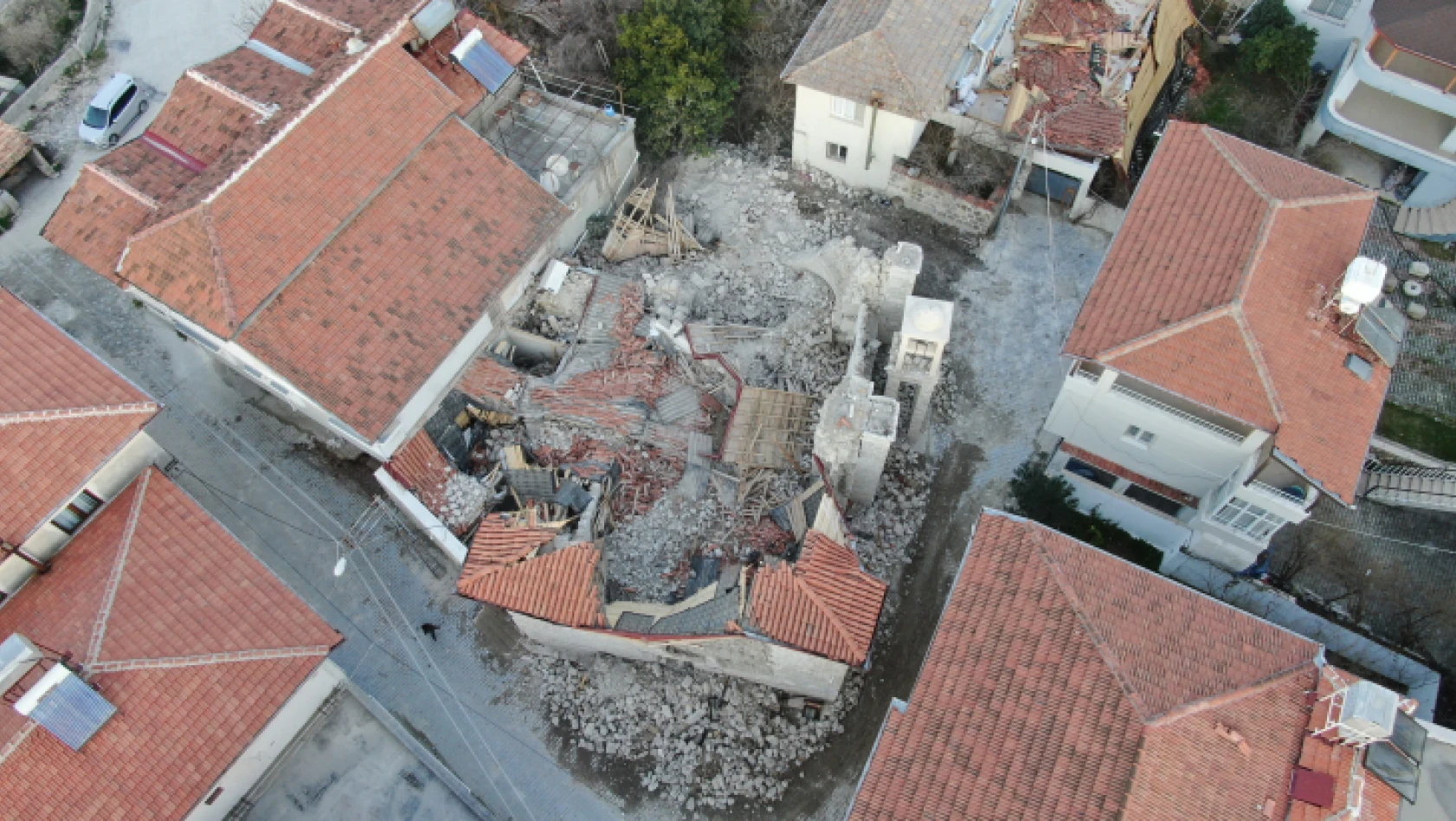 700 yıllık Meryem Ana Ortodoks Kilisesi depremde yıkıldı