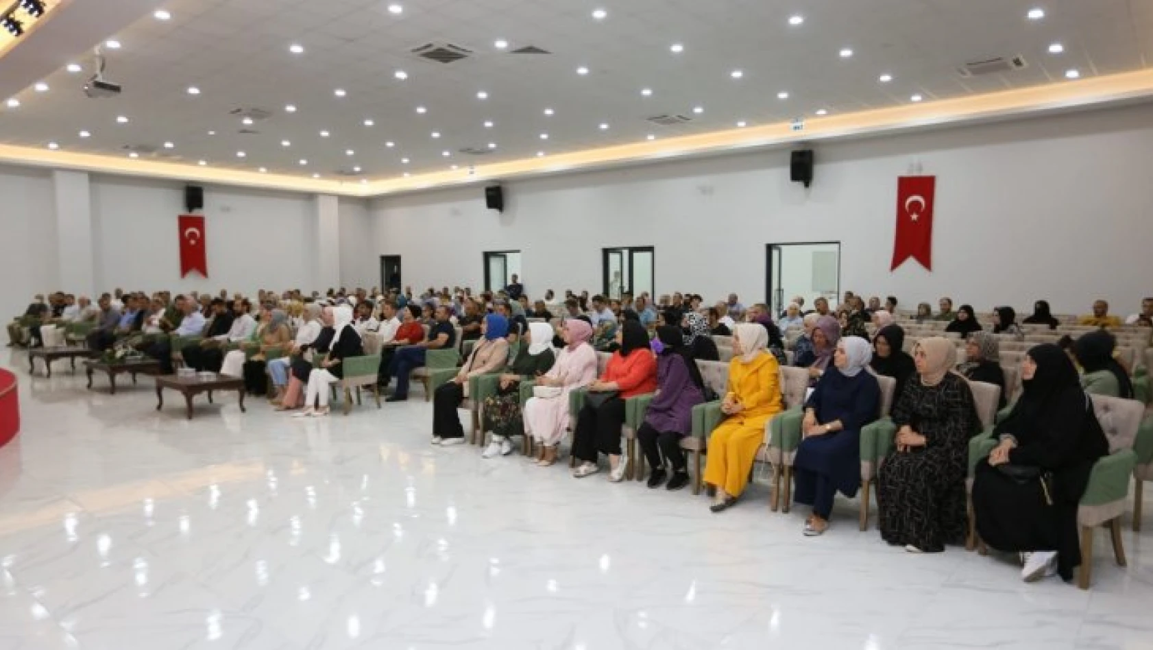 Abdurrahman Uzun 'Buradan Dönüş Yok' konulu konferansa katıldı