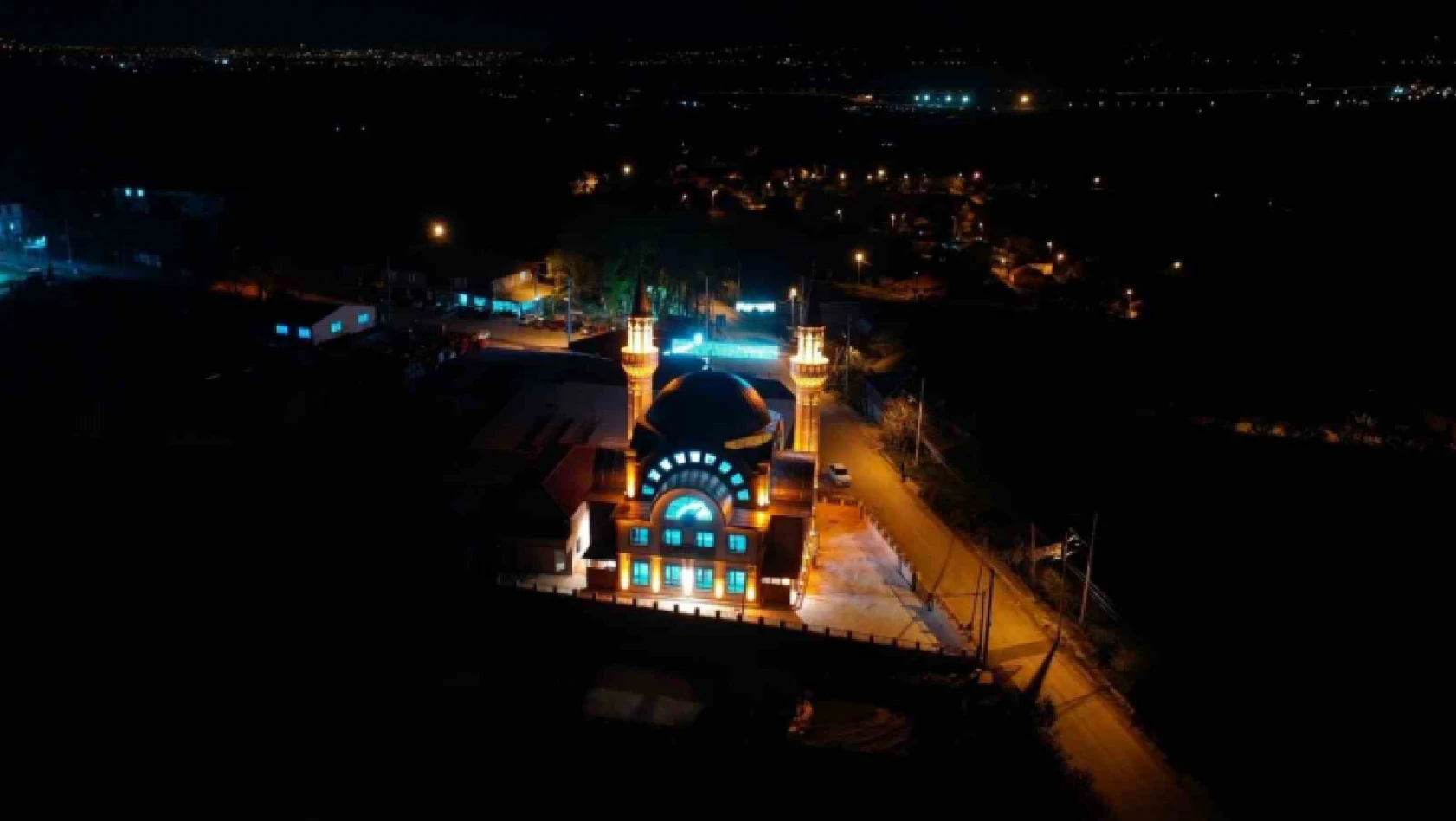 Ambarcı Tepebaşı Camii Kadir Gecesi'nde hizmete açıldı