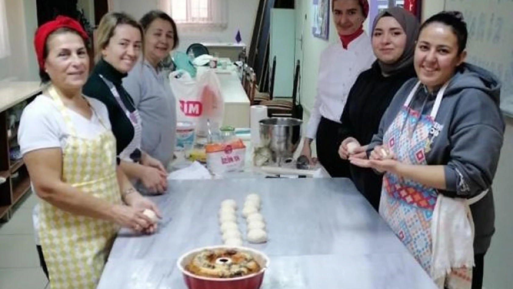 Aşçılık ve pastacılık kursuyla aile bütçelerine katkı sağlıyorlar