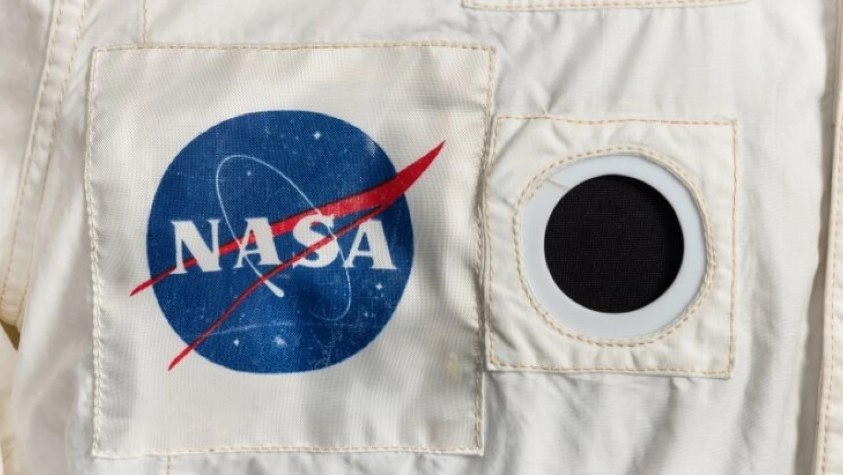 Ay'a ayak basan ikinci astronotun ceketi 2.8 milyon dolara satıldı