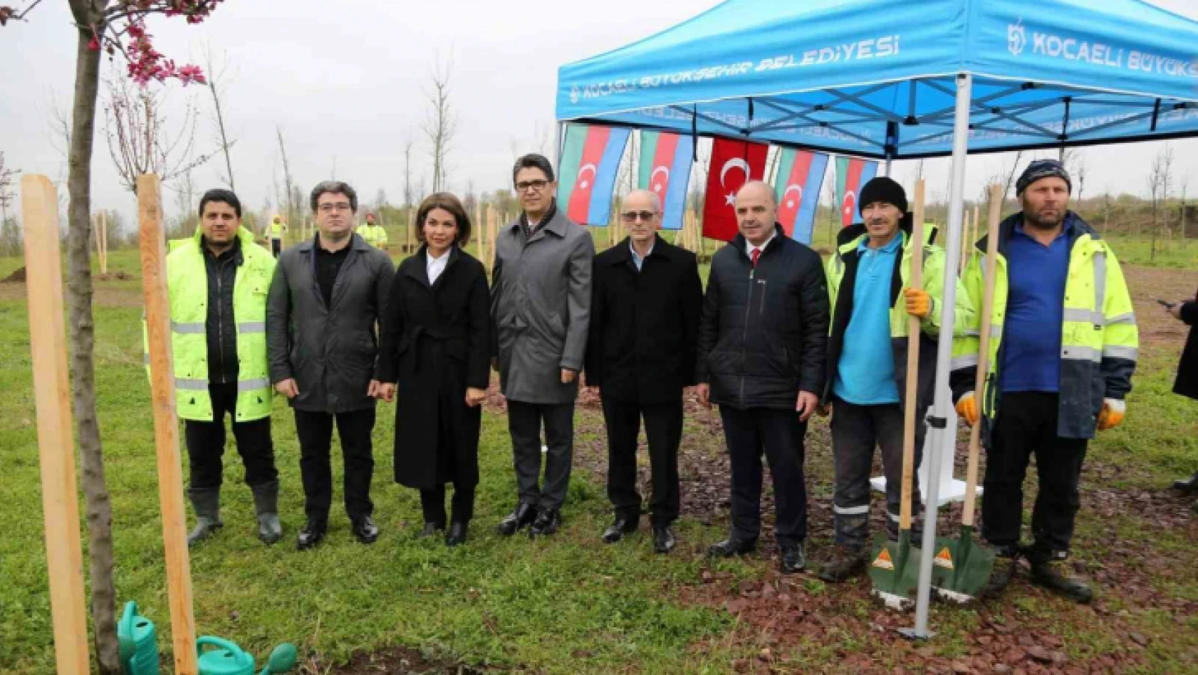 Azerbaycan ve Türkiye Kardeşliği Ormanına Haydar Aliyev'in anısına 100 fidan