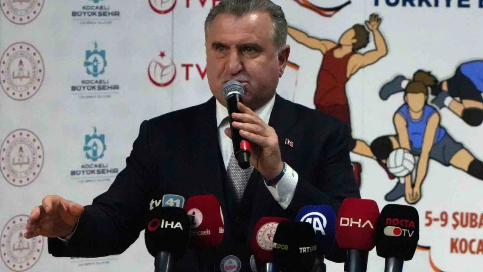 Bakan Osman Aşkın Bak: 'Voleybolda zirveye yürüyen Türkiye var'