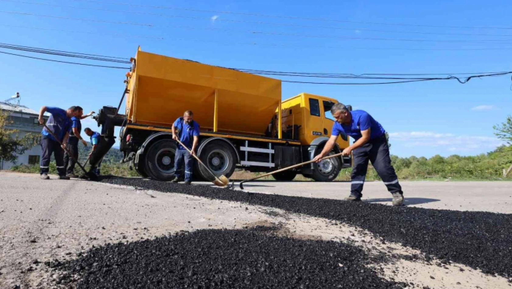 Başiskele'nin yolları sıcak asfaltla konfor kazanıyor