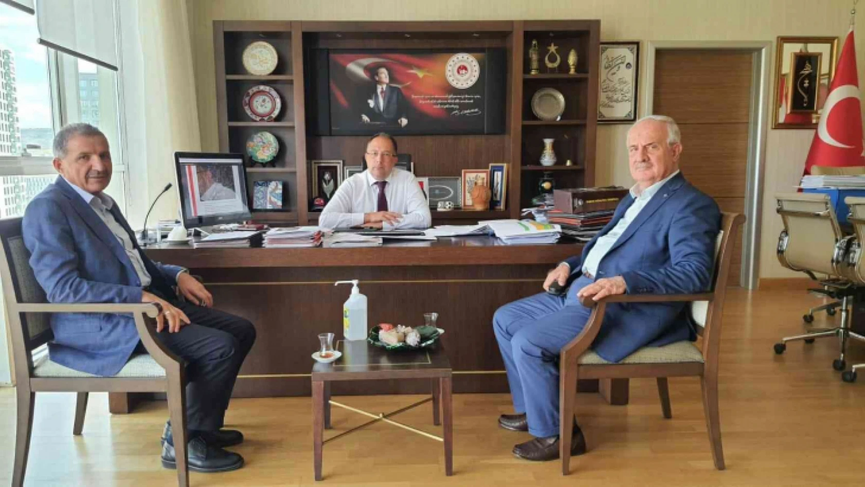 Başkan Aygün'den Ankara'da kentsel dönüşüm temasları