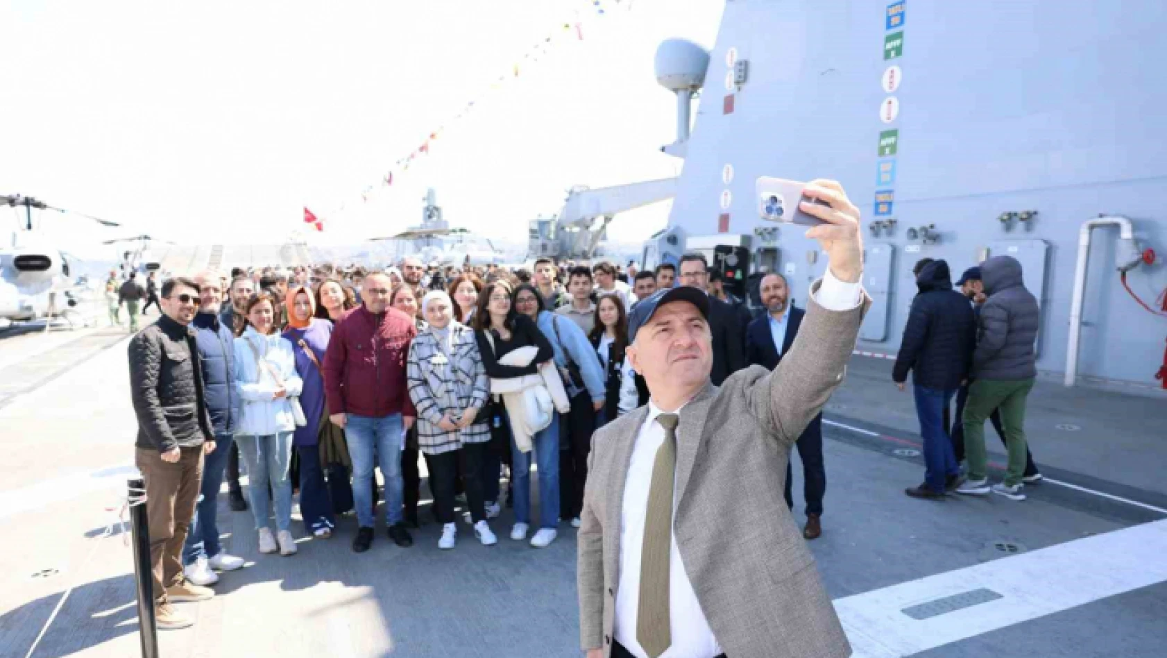 Başkan Bıyık, gençleri TCG Anadolu Gemisi'ne götürdü