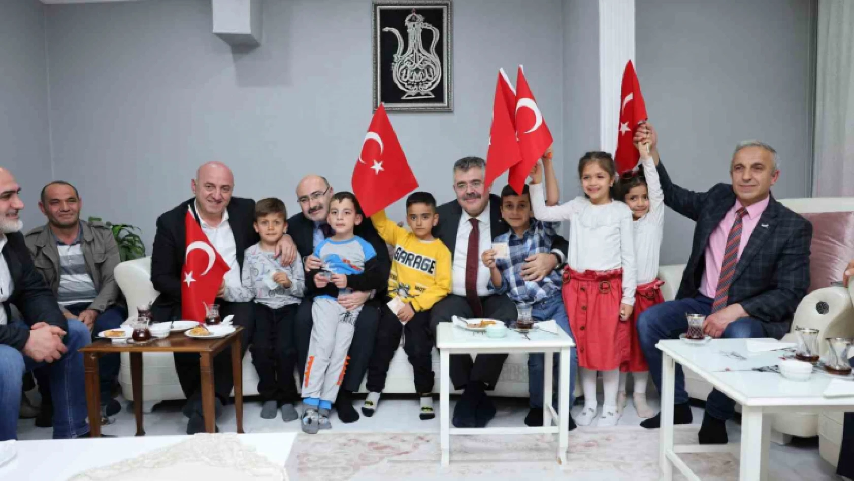 Başkan Bıyık, Türkiye yüzyılı için kapı kapı geziyor