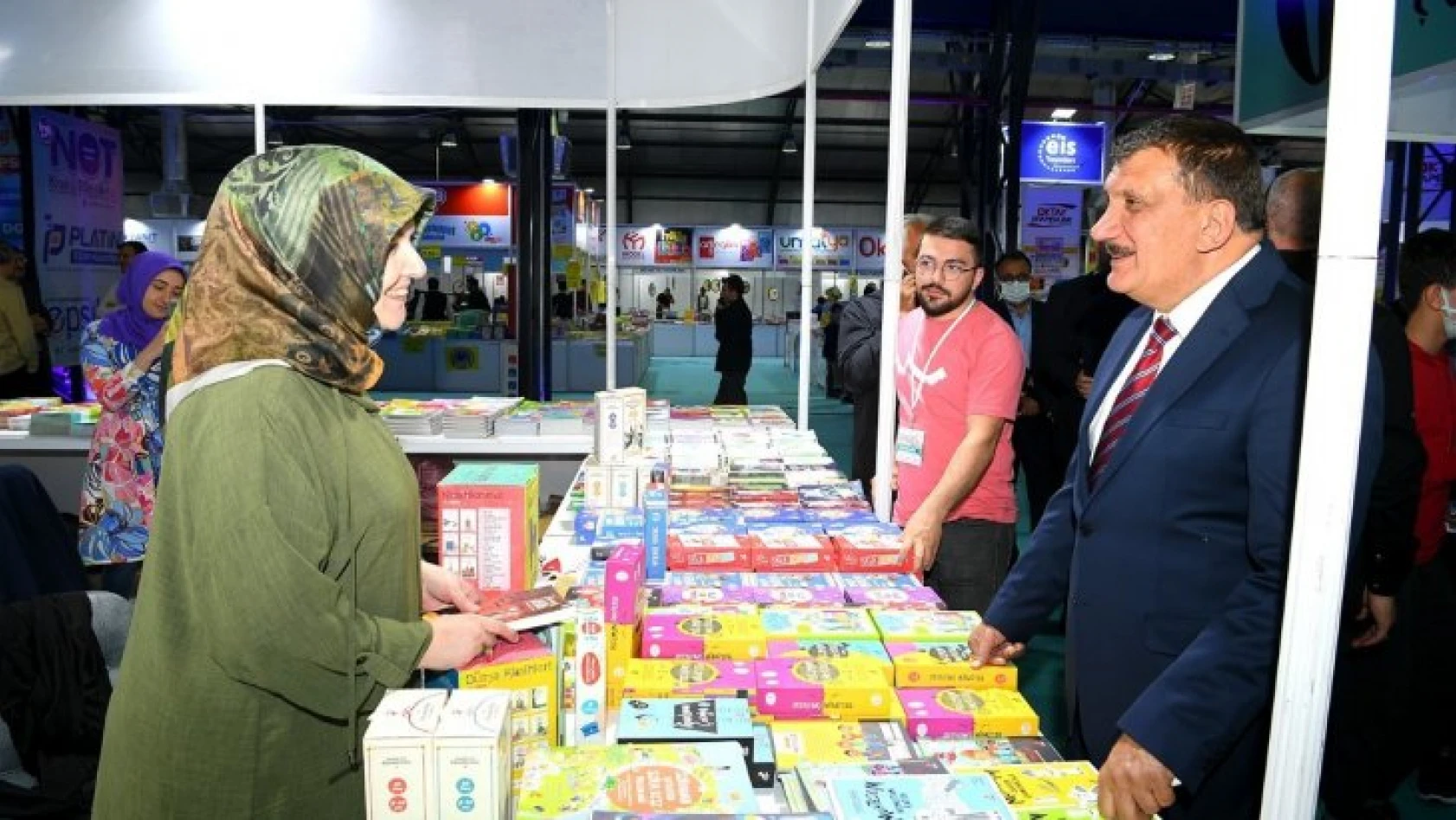 Başkan Gürkan'dan Kitap Fuarına övgü