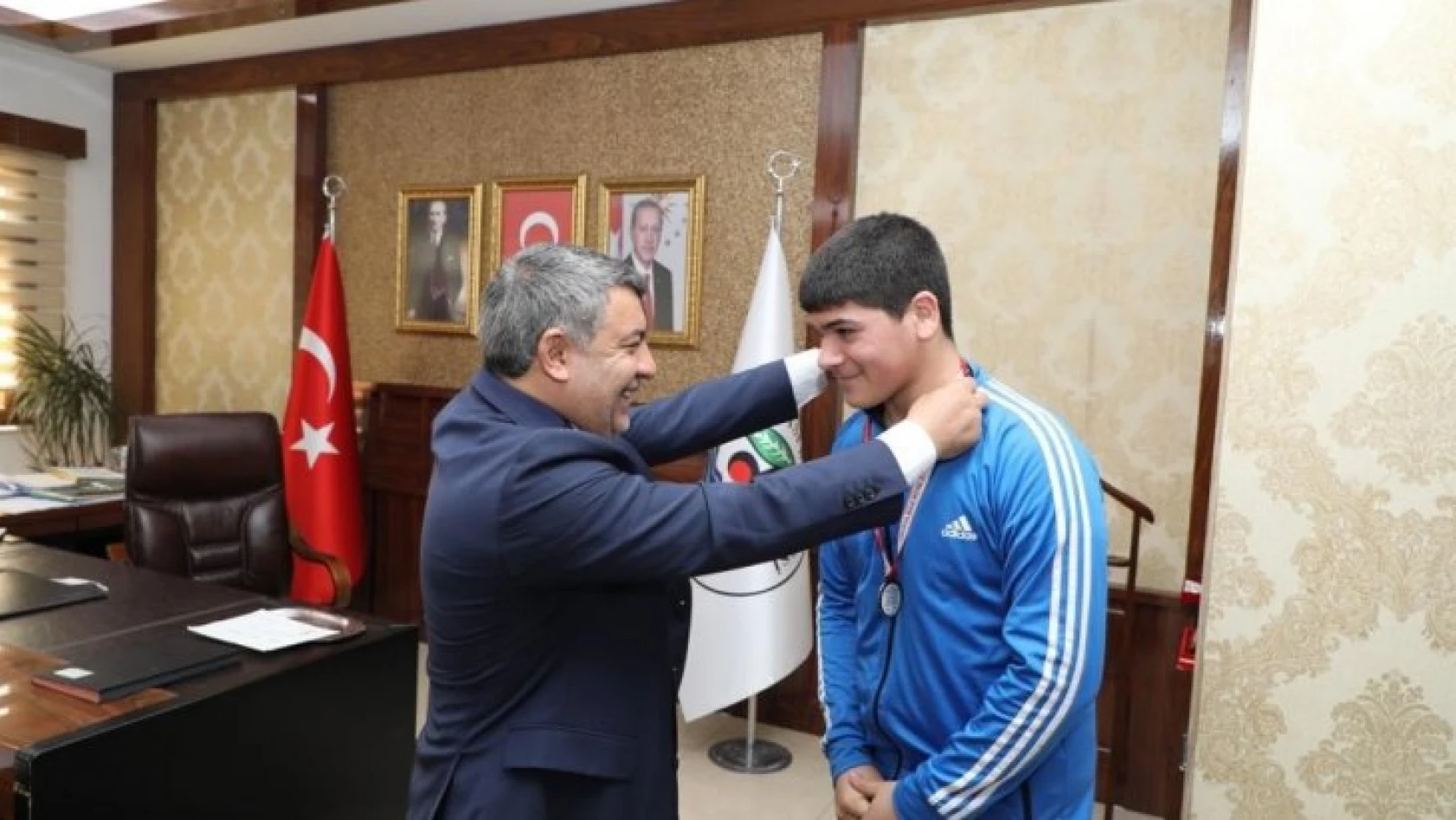 Başkan Şayir, şampiyon sporcuyu ağırladı