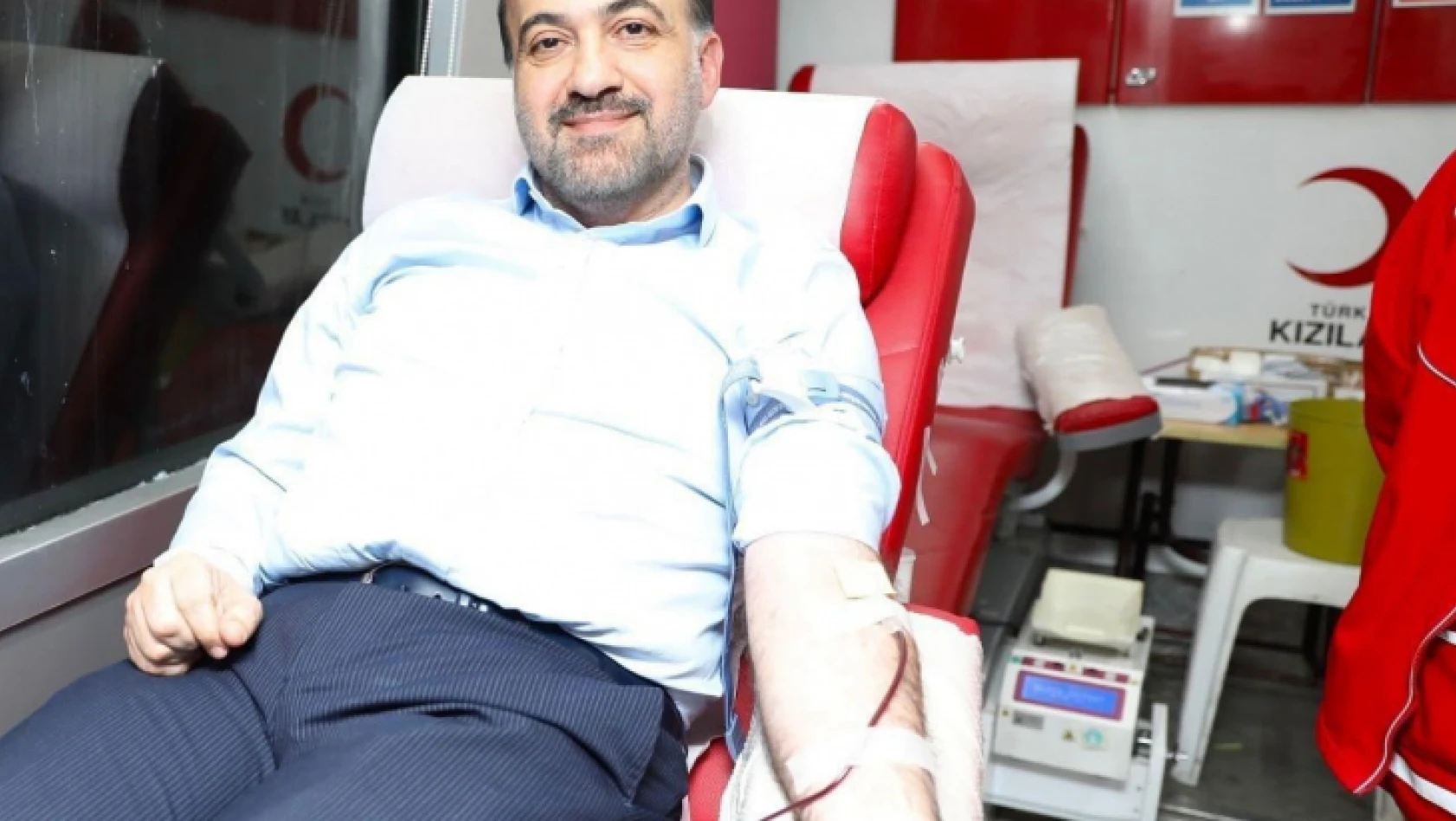 Başkan Talus kan bağışında bulundu: 'Hayat kurtarmak senin kanında var'