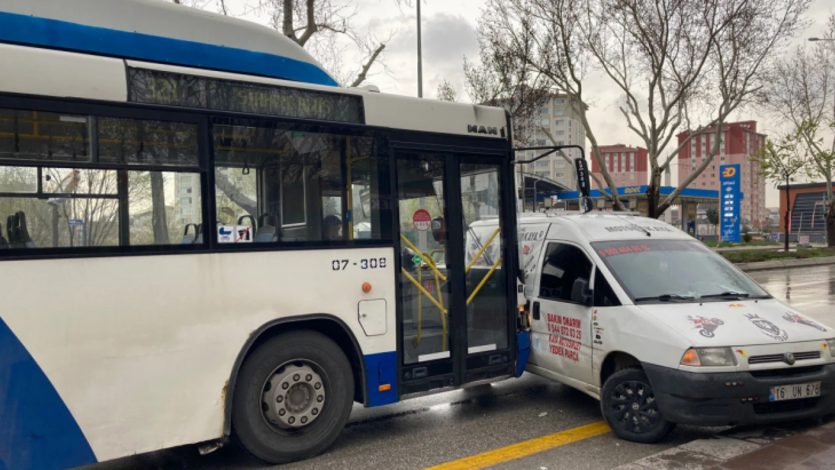 Başkent'te EGO otobüsünün şoförü trafikteki tartışmada aracı metrelerce sürükledi