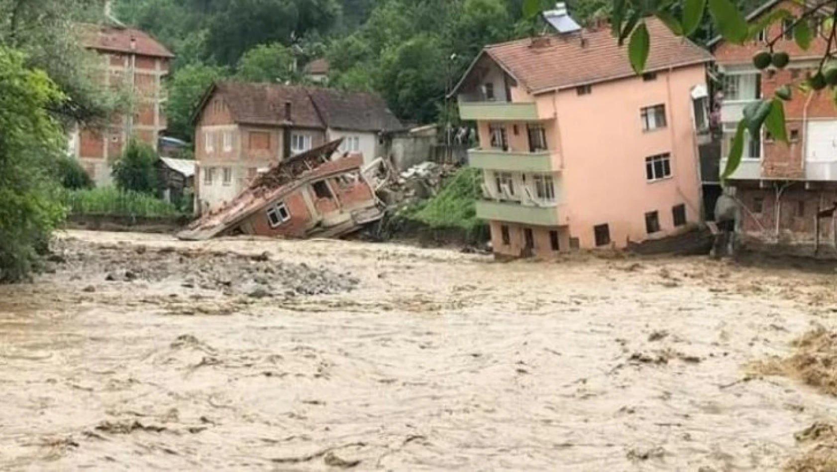Batı Karadeniz'deki sel afetinde 13 bina yıkıldı, 11 bina ağır hasar aldı