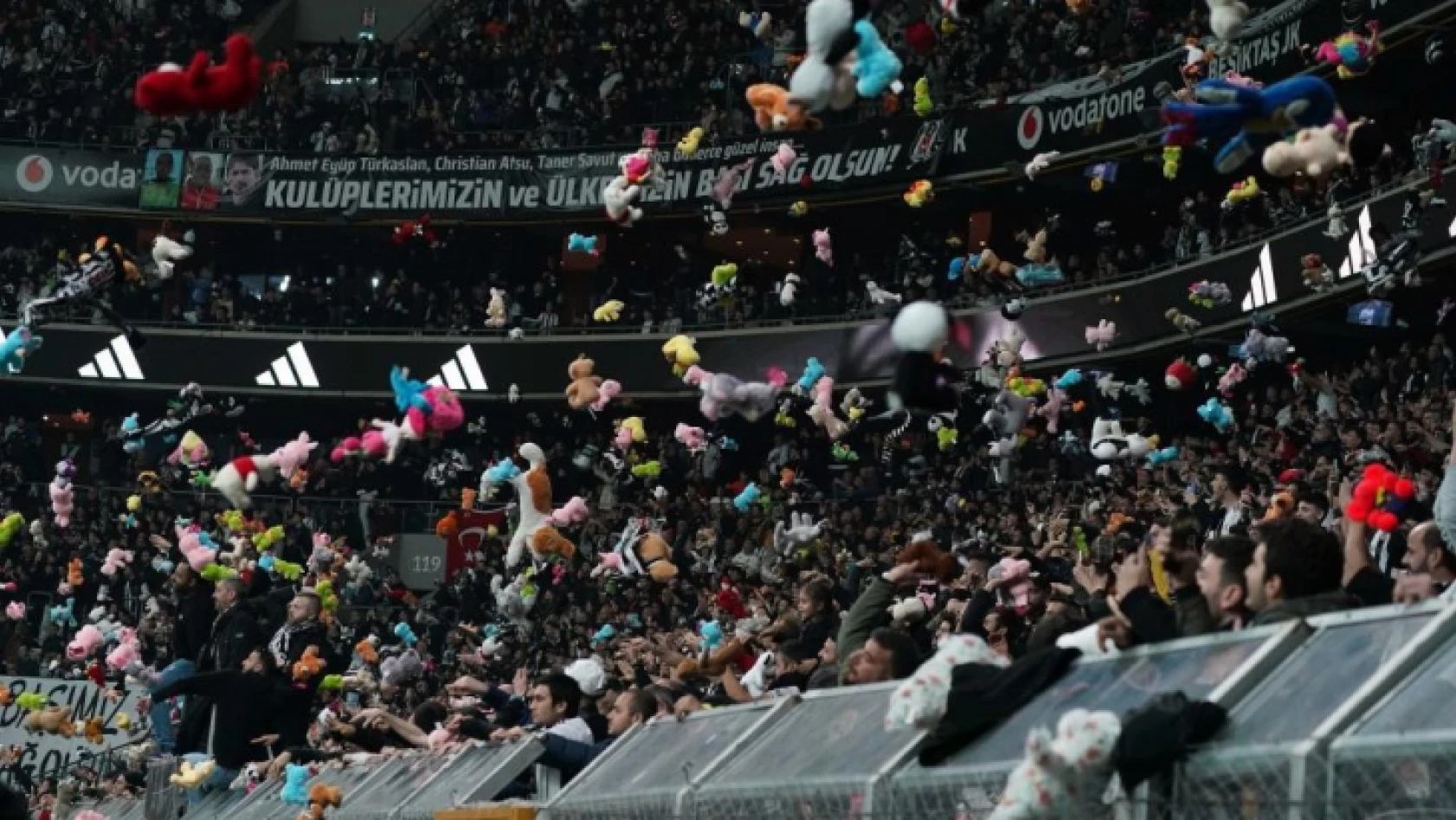 Beşiktaş'ın 'Bu oyuncak sana arkadaşım' kampanyası dünya basınında