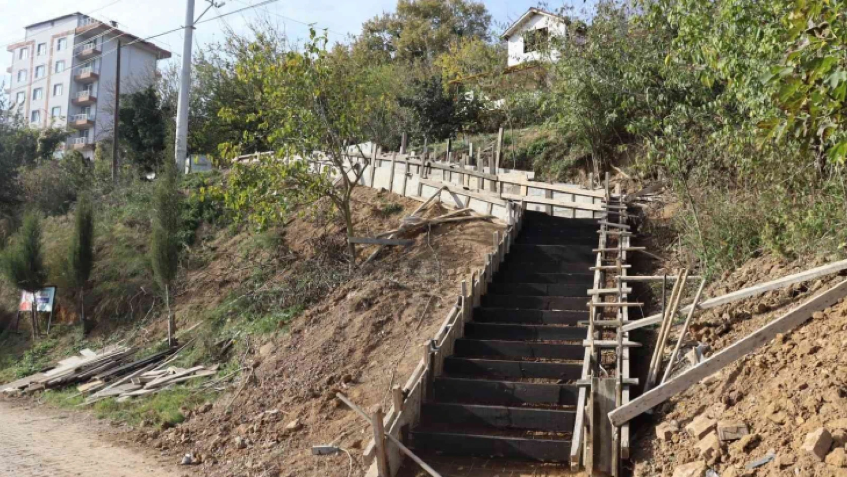 Çayırköy'e 14 metre uzunluğunda yeni merdiven