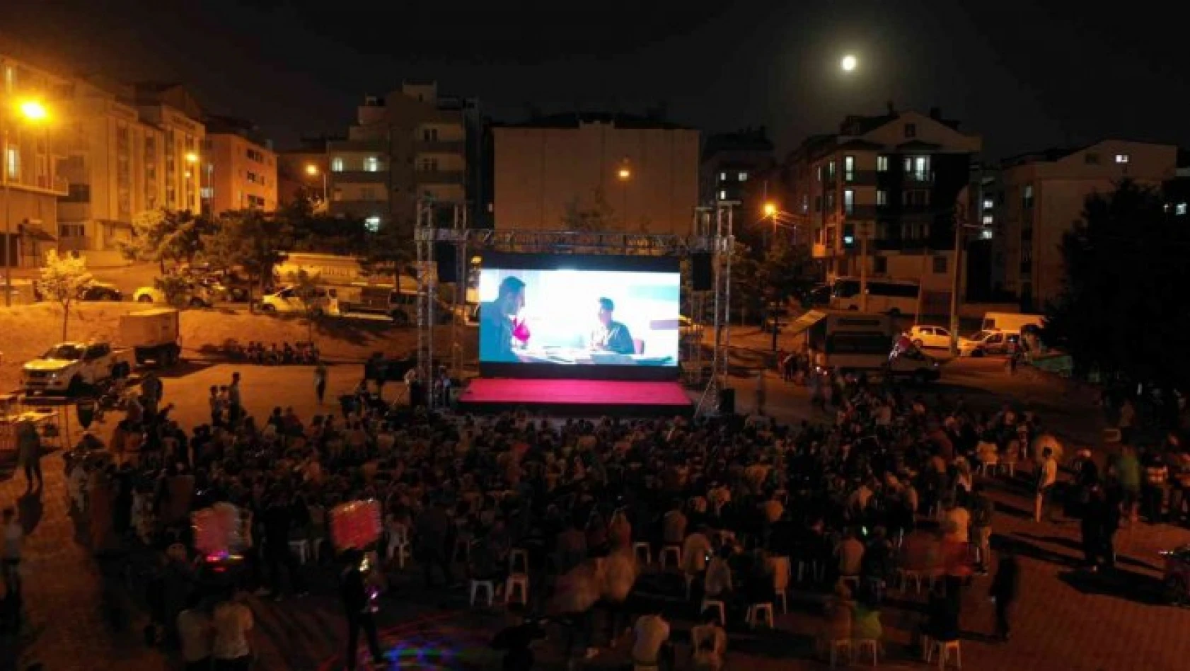 Çayırova'da 'İyi Ki Varsın Eren' filmi izletildi