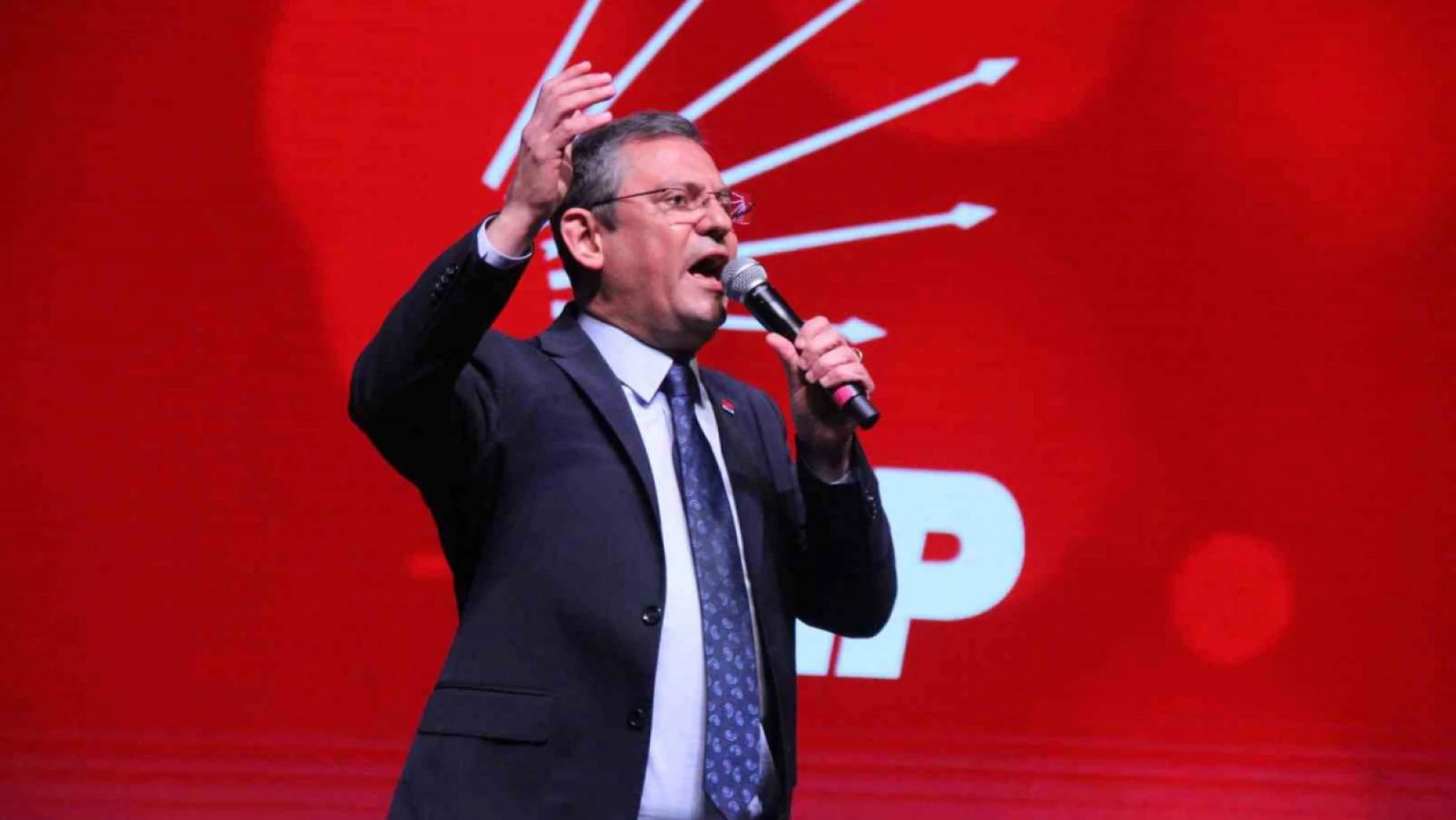 CHP Genel Başkanı Özel: 'Belediye başkan adaylarımızın kapısı Kürt'e de, Türkiye'de, Laz'a da, Çerkez'e de ardına kadar açıktır'
