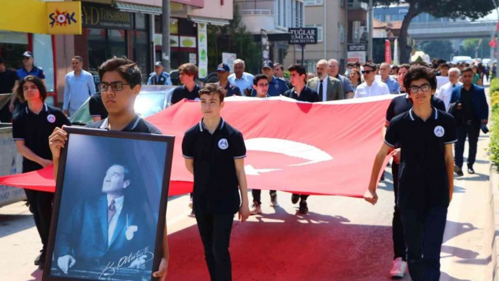 Çiftlikköy'de Gençlik Yürüyüşü yapıldı