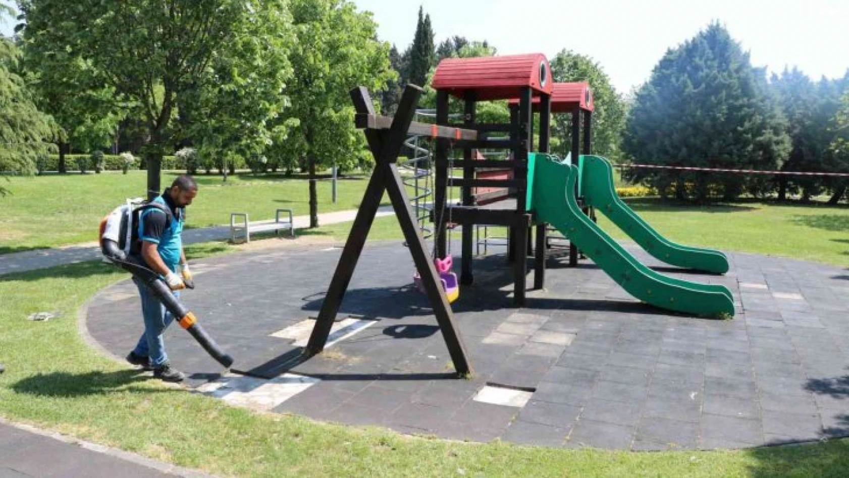 Çocuklar için parklar yenileniyor