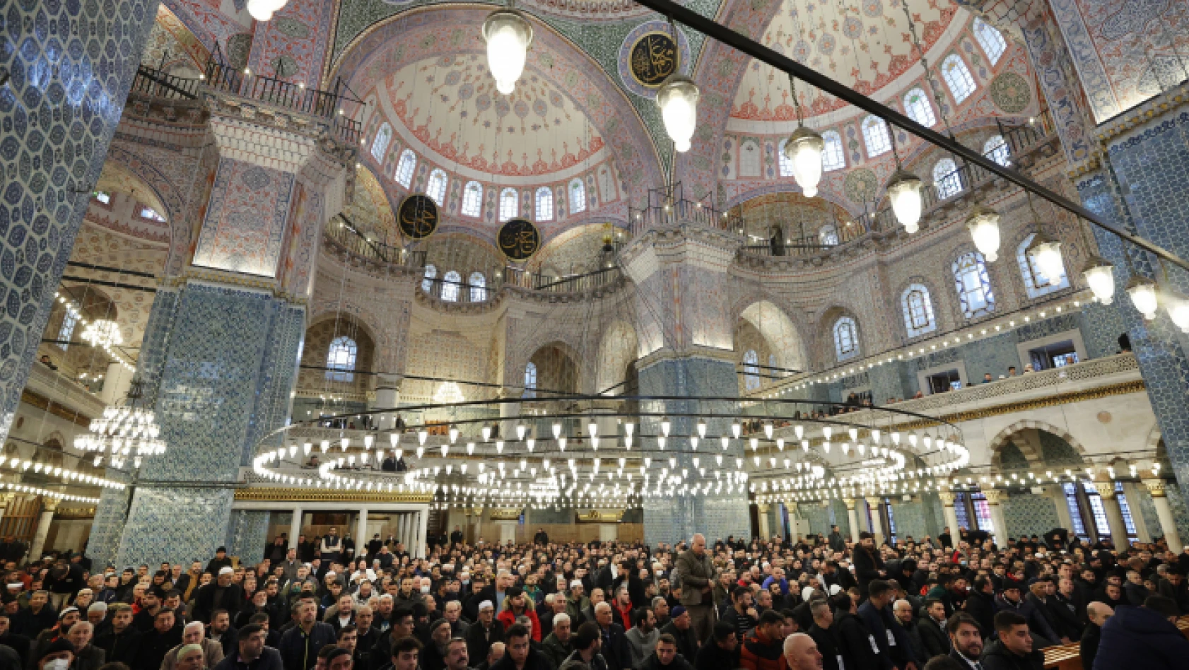 Cumhurbaşkanı Erdoğan, 3.5 asırlık Yeni Cami'yi yeniden ibadete açtı