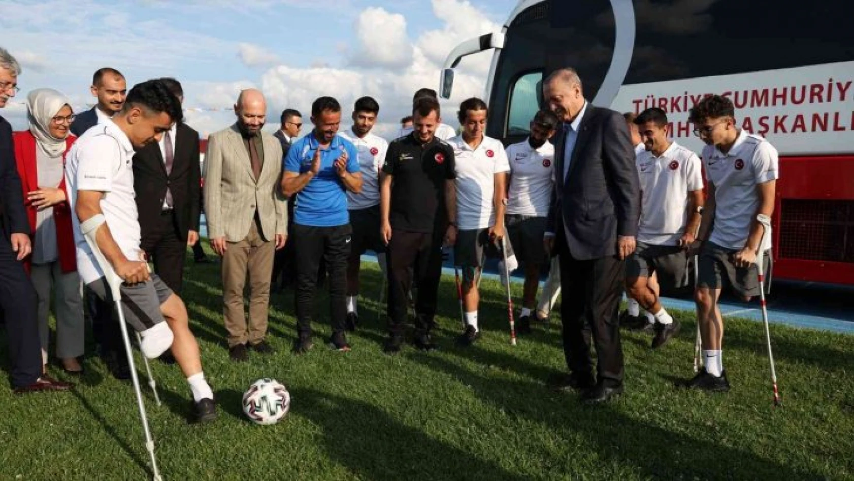 Cumhurbaşkanı Recep Tayyip Erdoğan, Ampute Futbol Takımı'nı ziyaret etti