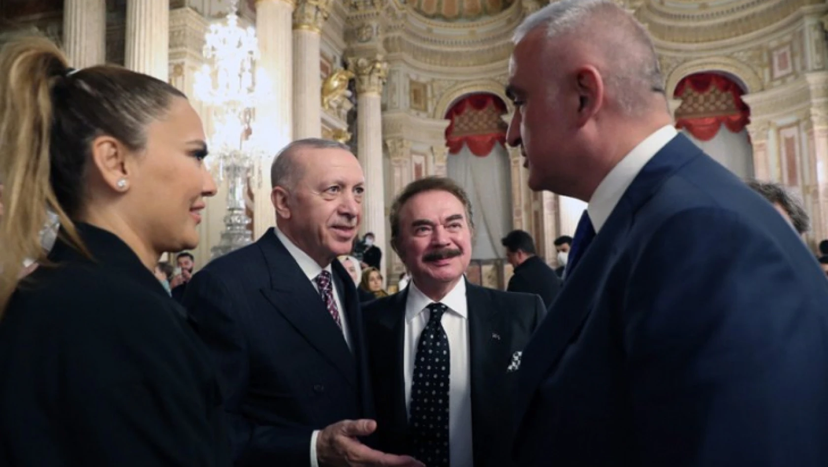 Demet Akalın, Cumhurbaşkanı Erdoğan'dan müzik yasağının kaldırılmasını rica etti