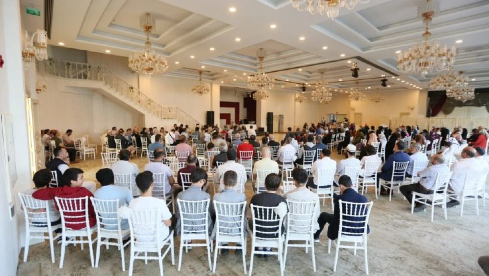 Derince'de 'Aileler Buluşuyor, Huzuru Konuşuyor' konferansı düzenlendi