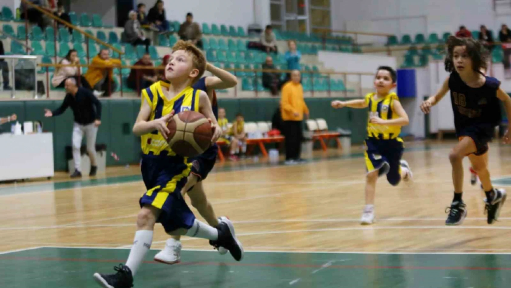 Derince'de U 10 Erkekler Basketbol Ligi heyecanı yaşandı