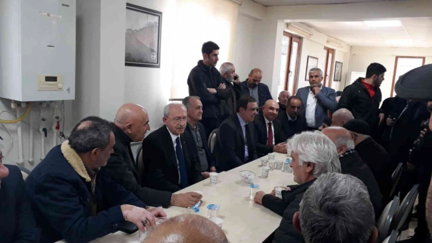 CHP Lideri Kılıçdaroğlu,Kocaeli'de Dalkılıç'ın ailesine taziye ziyaretinde bulundu