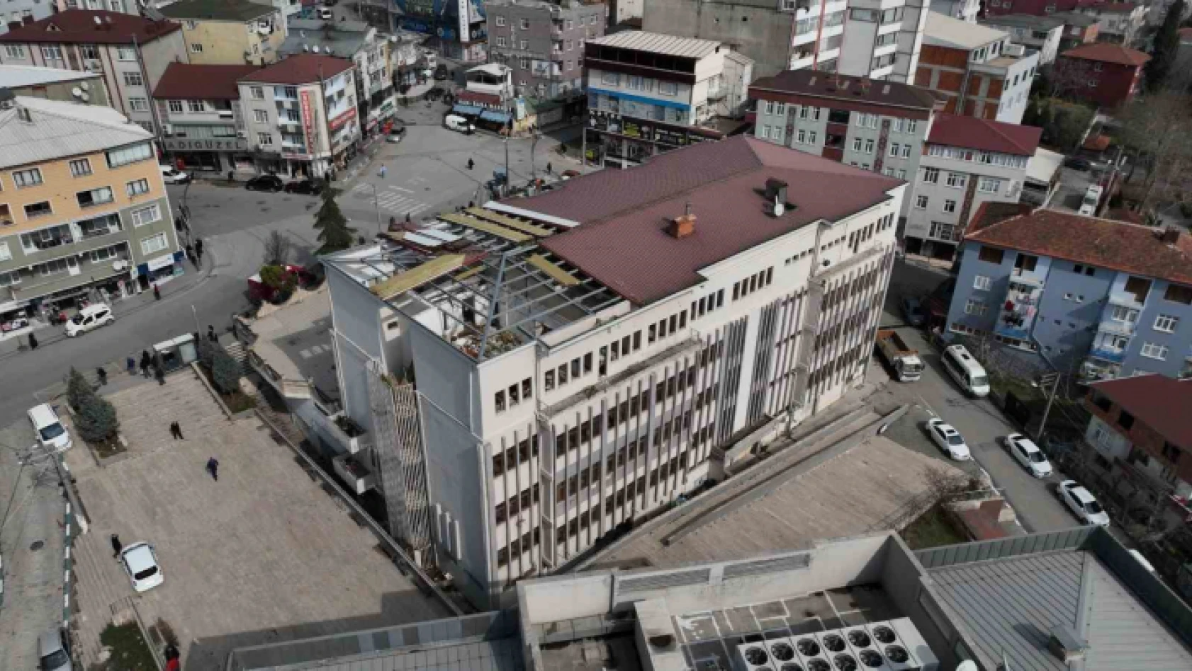 Dilovası'nda belediye binası yıkılıyor, kent meydanı heyecanı başlıyor