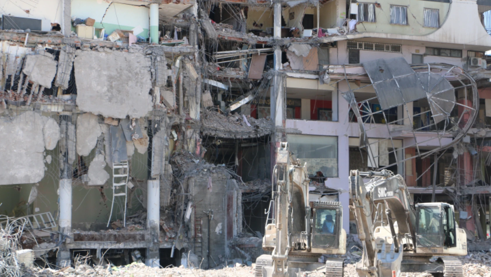 Diyarbakır'da enkaz arama çalışmaları sonlandı