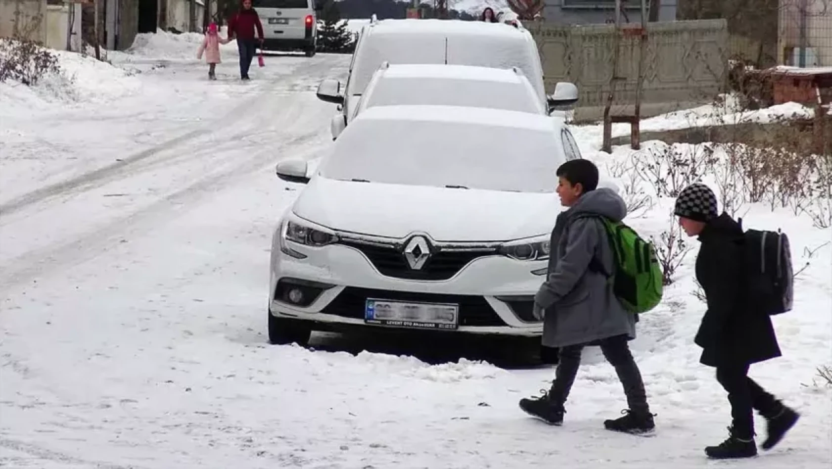 Eğitime kar engeli.. 4 İlçede okullar tatil edildi