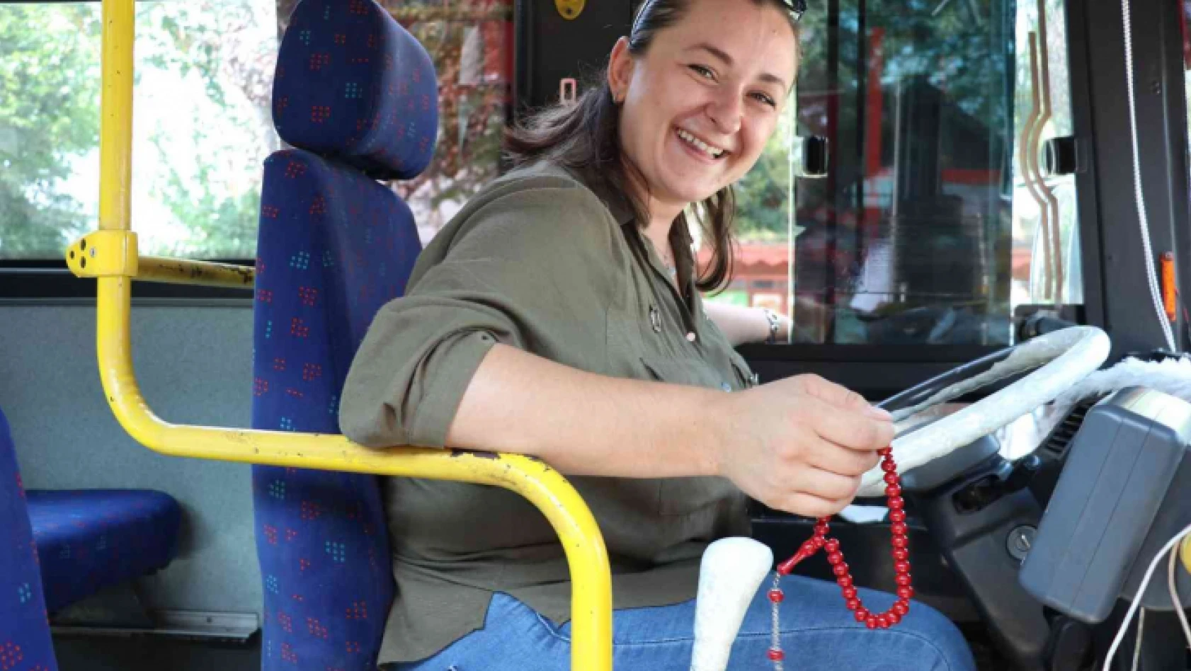 Yollar Kocaeli'nin ilk kadın otobüs şoförüne emanet