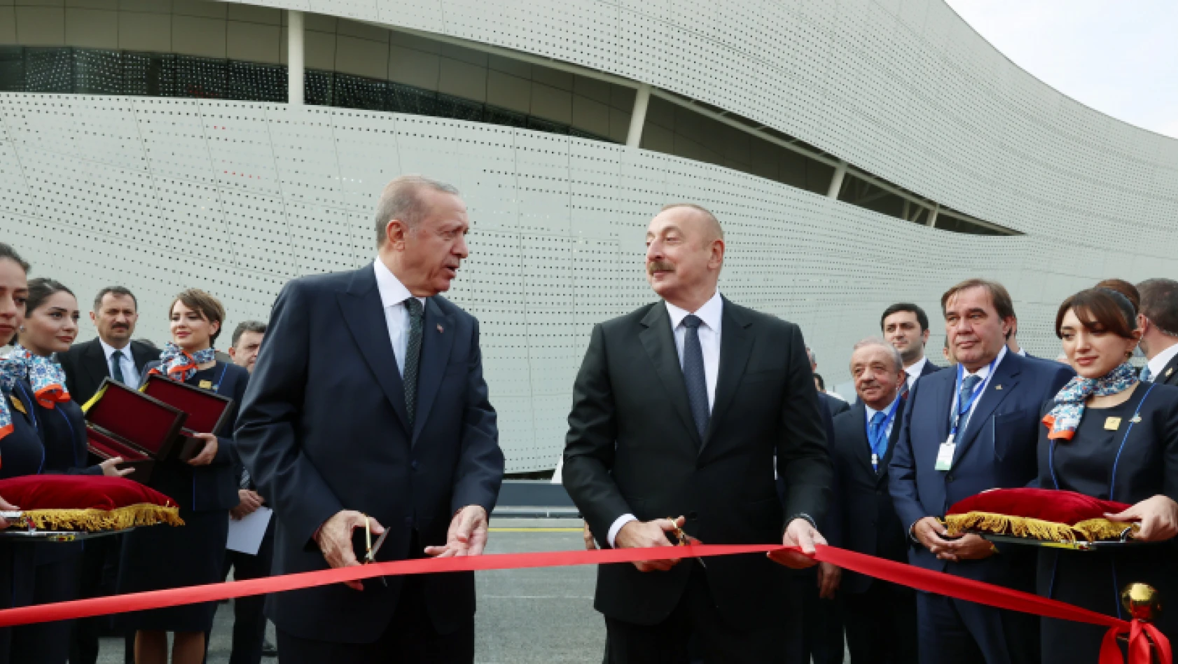 Erdoğan, Zengilan Uluslararası Havalimanına inen ilk lider oldu