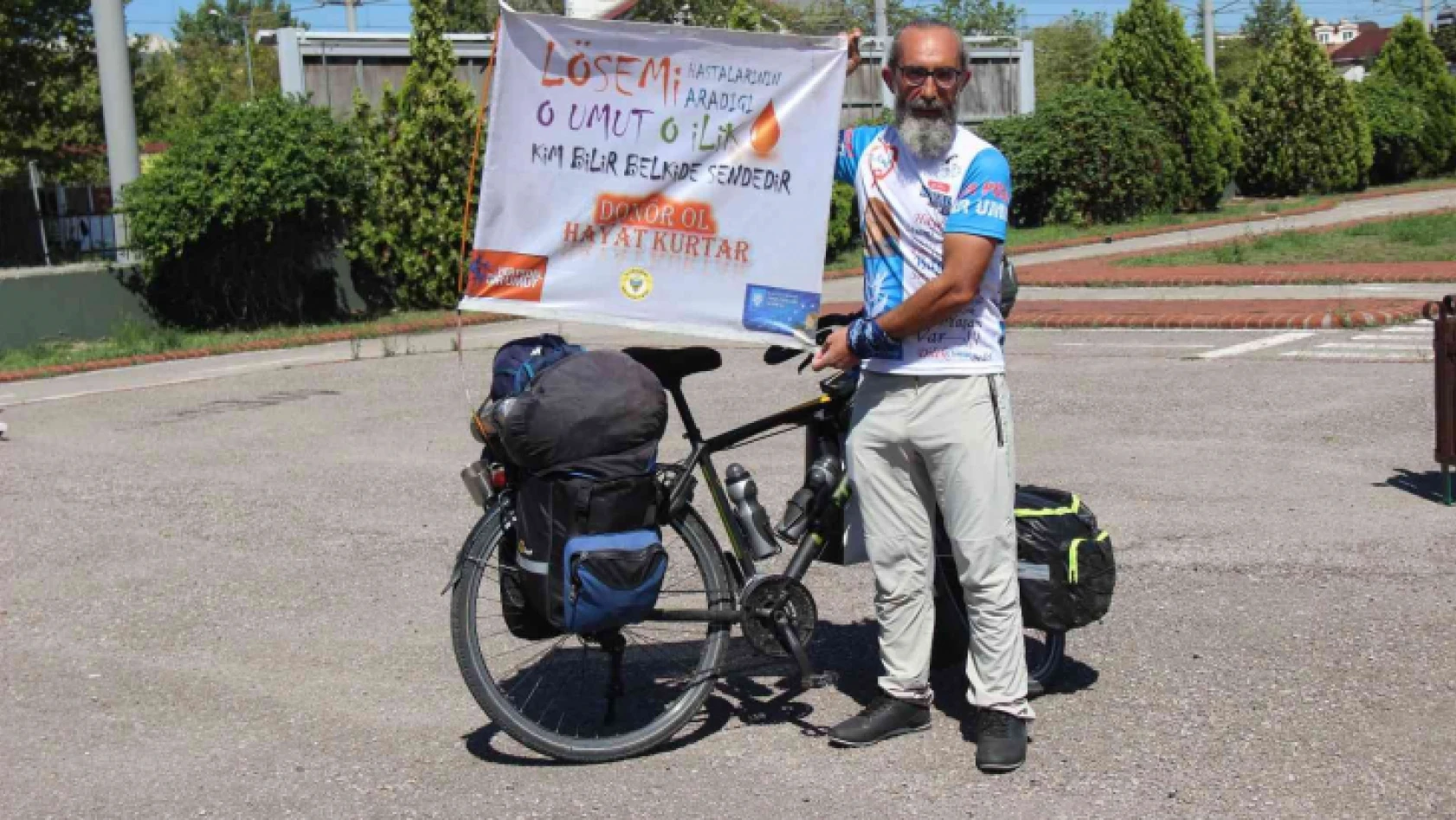 Farkındalık için bisikletle yola çıktı, 4 bin kilometre pedal çevirip 30 şehir dolaştı