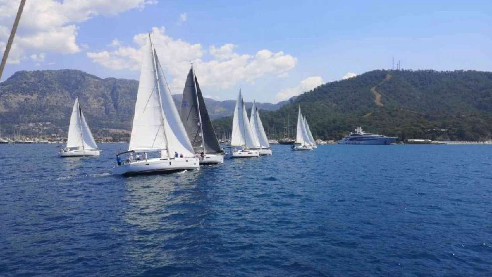 Fethiye'de tekneler Atatürk anısına yarışıyor