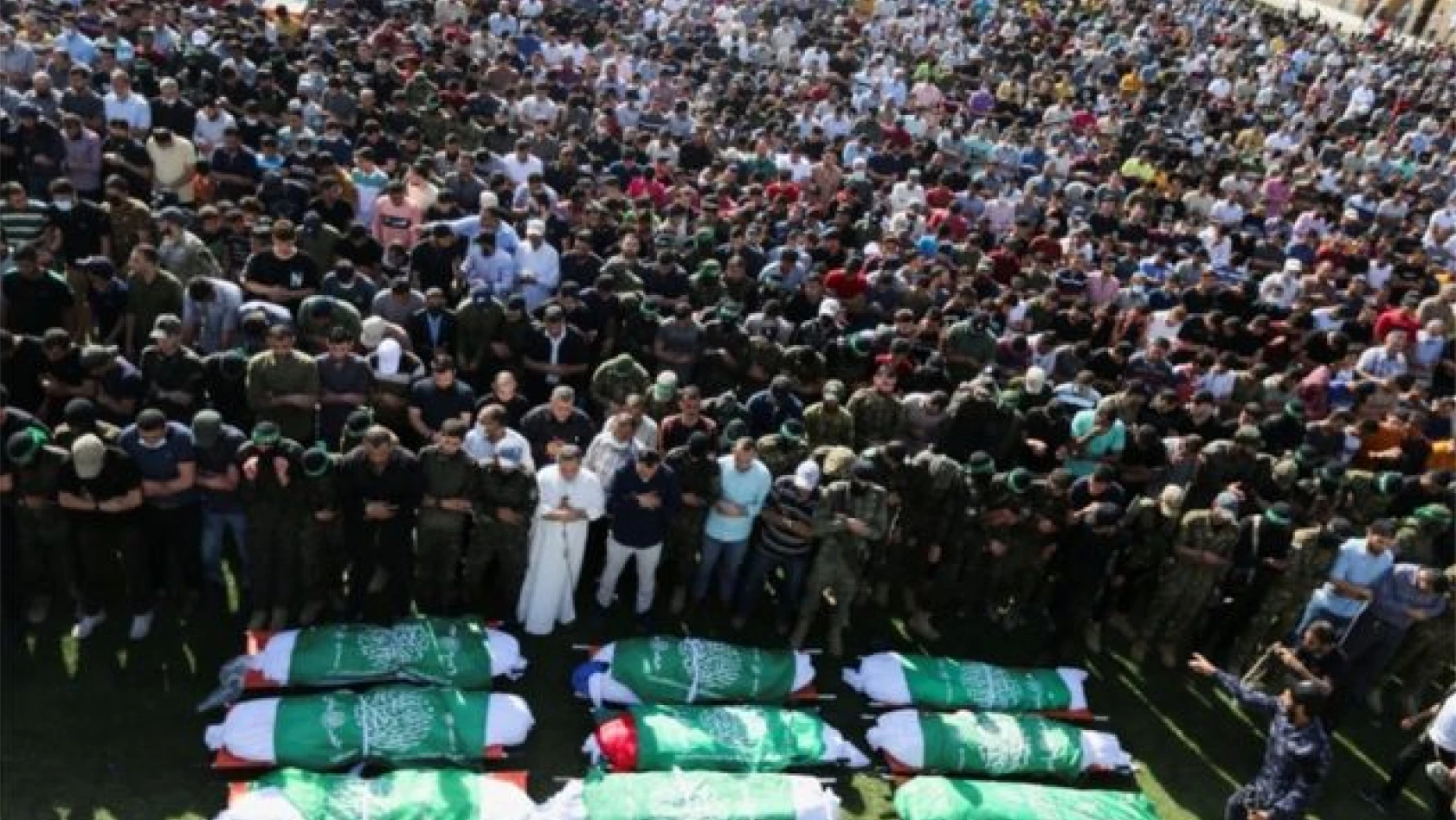 Gazze'de can kaybı 25 bin 490'a yükseldi
