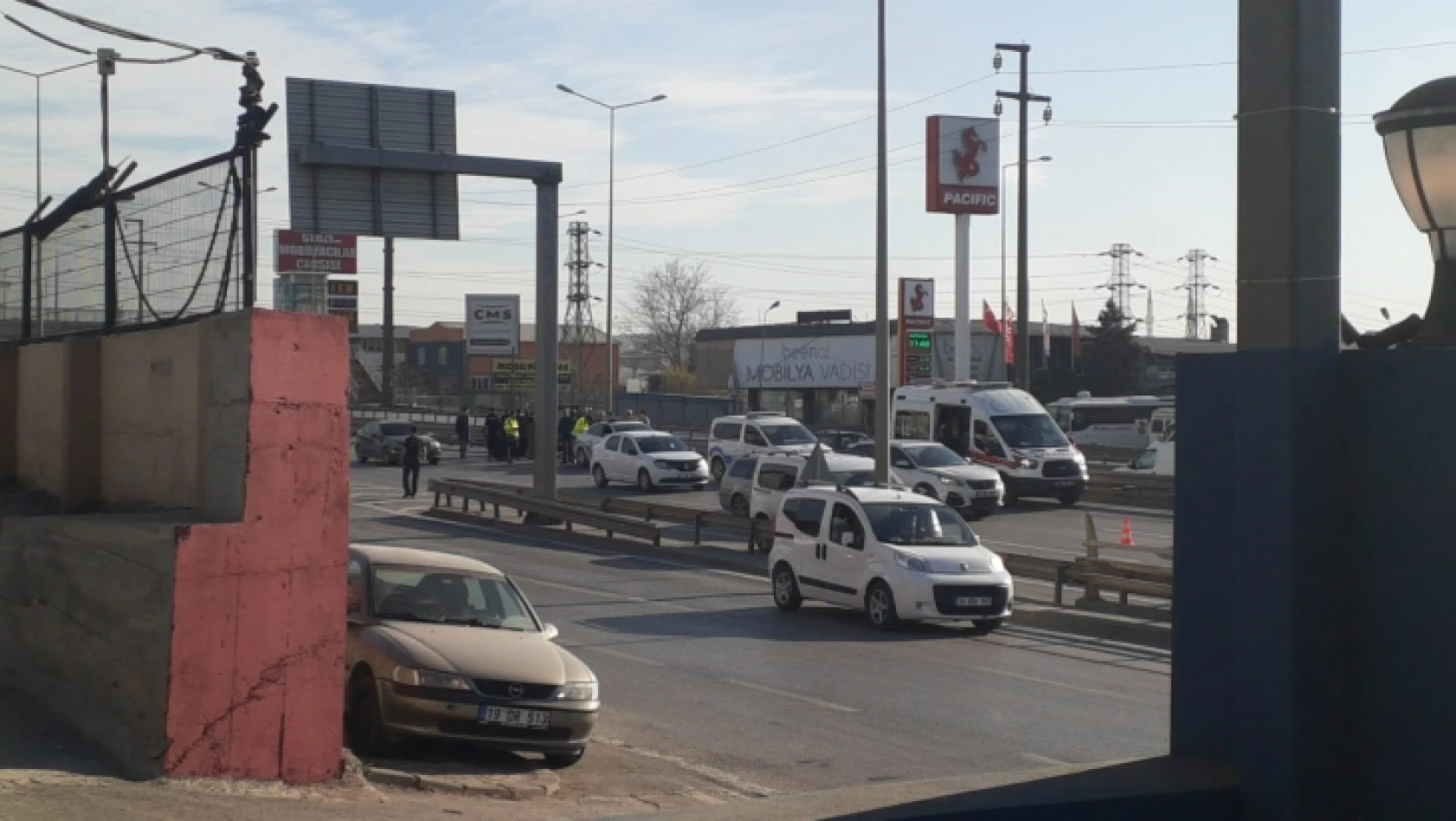 Gebze'de 5 aracın karıştığı kaza: 3 yaralı