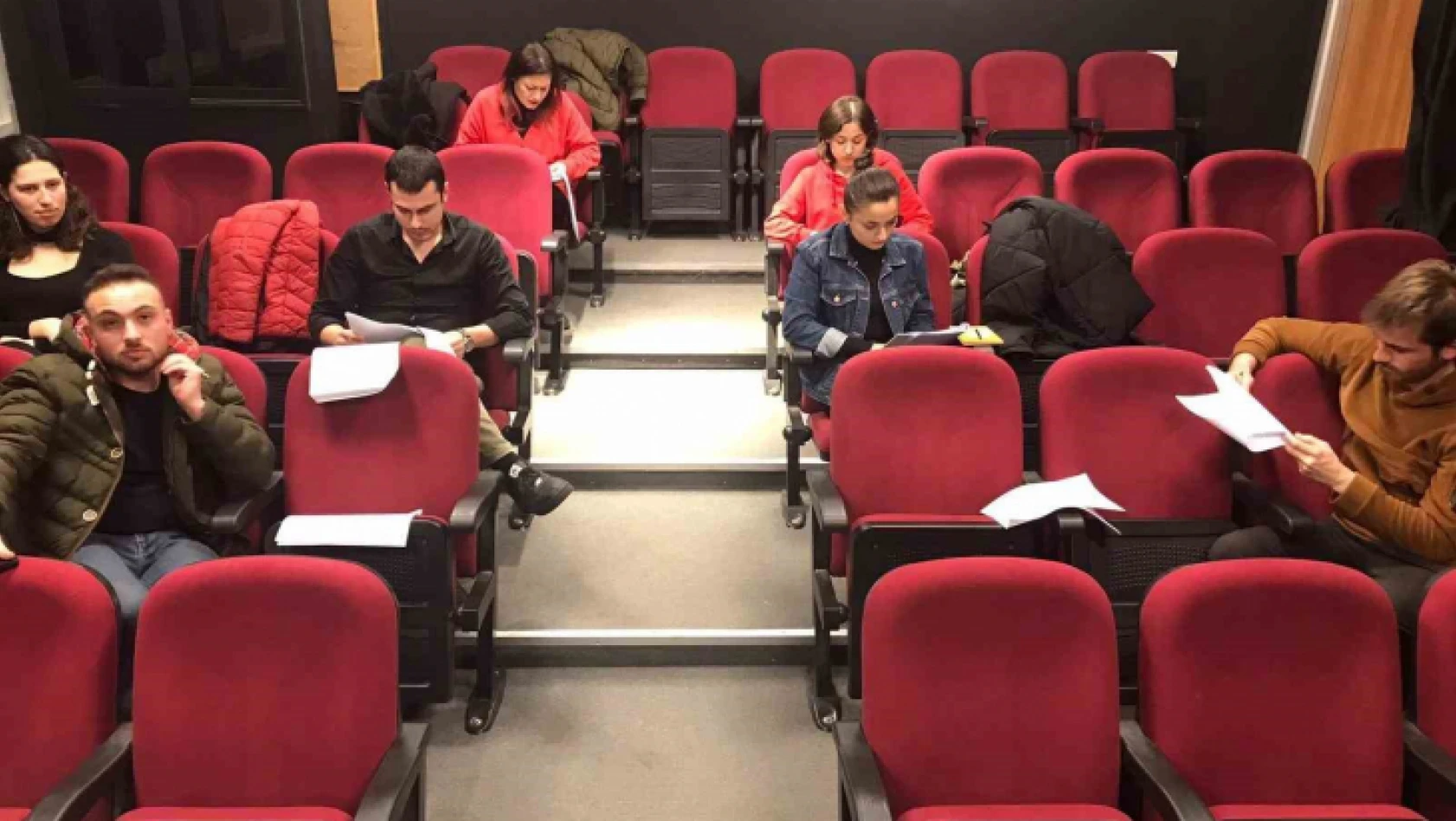 Geleceğin tiyatrocuları İzmit Belediyesi Sanat Akademisi'nde yetişiyor