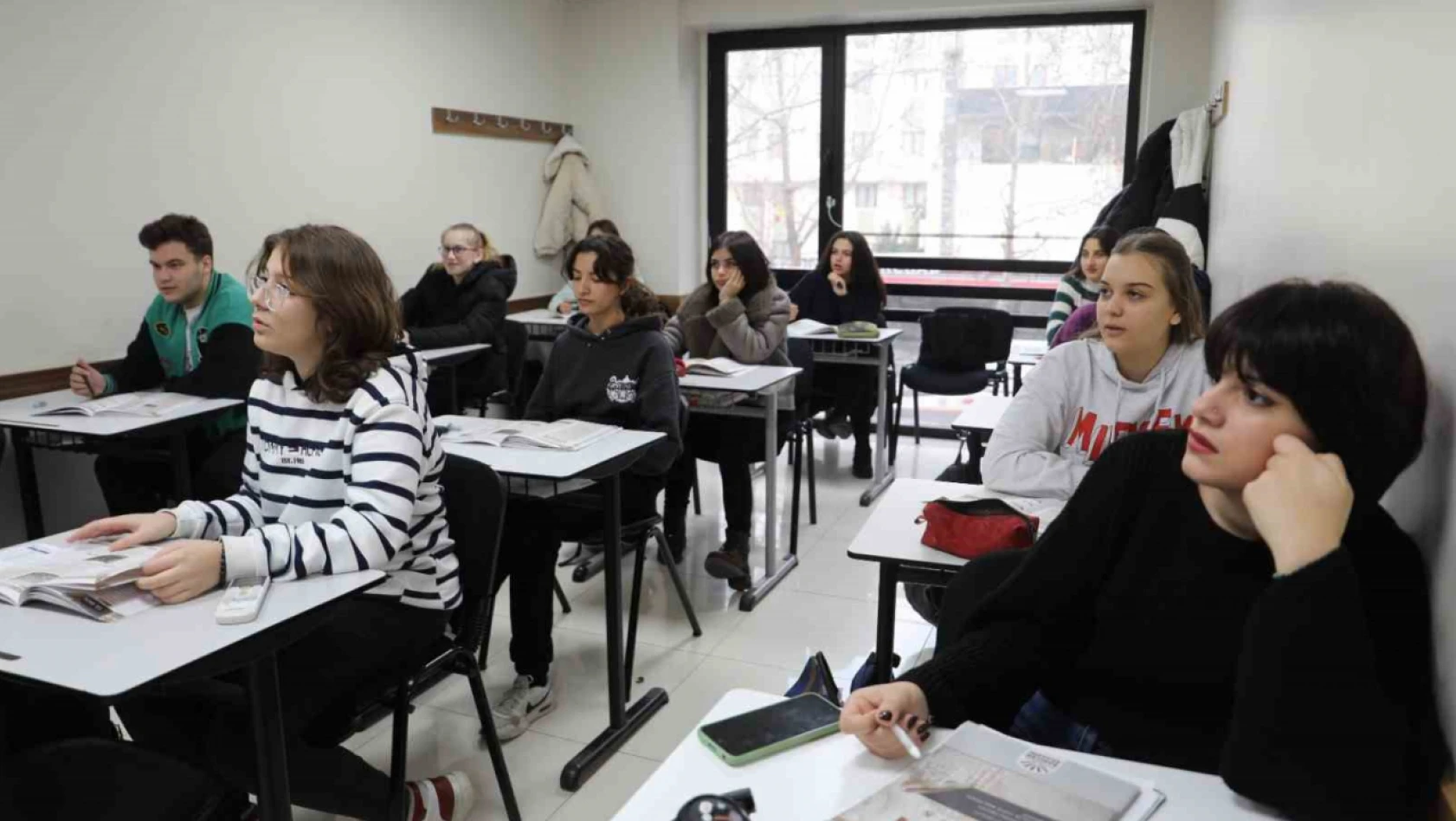 Gençler, Çınar Akademi ile geleceğe hazırlanıyor