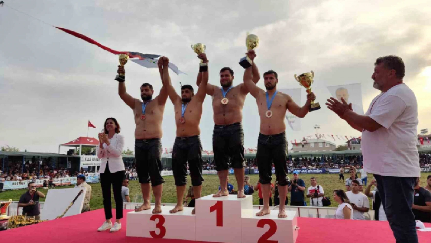 Gölcük Belediyesi pehlivanı Manavgat'ta şampiyon oldu