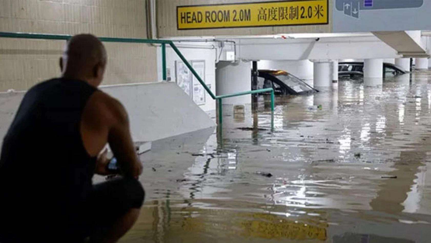 Hong Kong'da son 140 yılın en şiddetli yağışı: 2 ölü, 110 yaralı