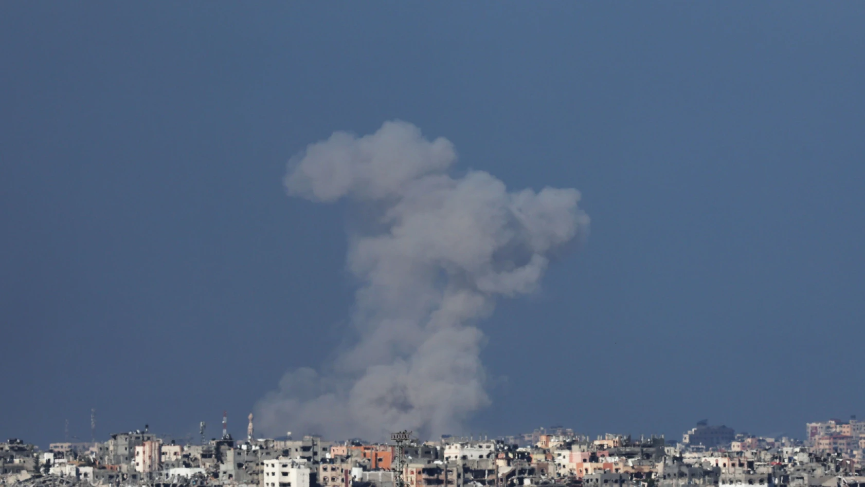 İsrail Gazze'de yine evleri hedef aldı: 14 ölü, 9 yaralı