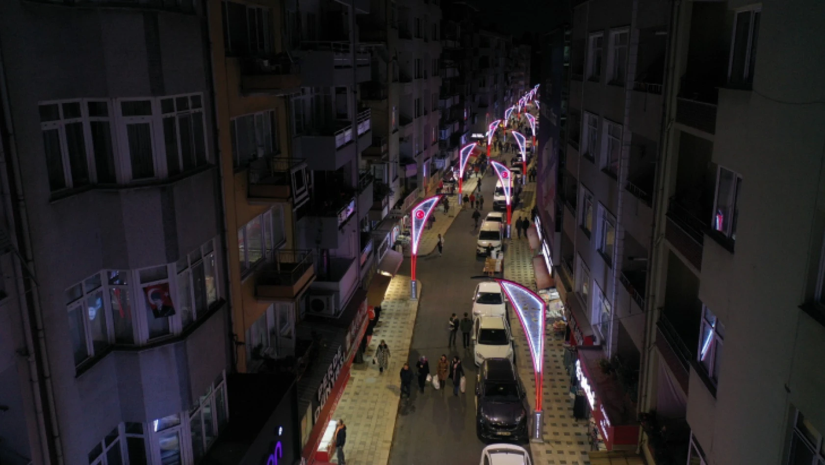 İstiklal Caddesi Atatürk motifli ışıklarla aydınlanıyor