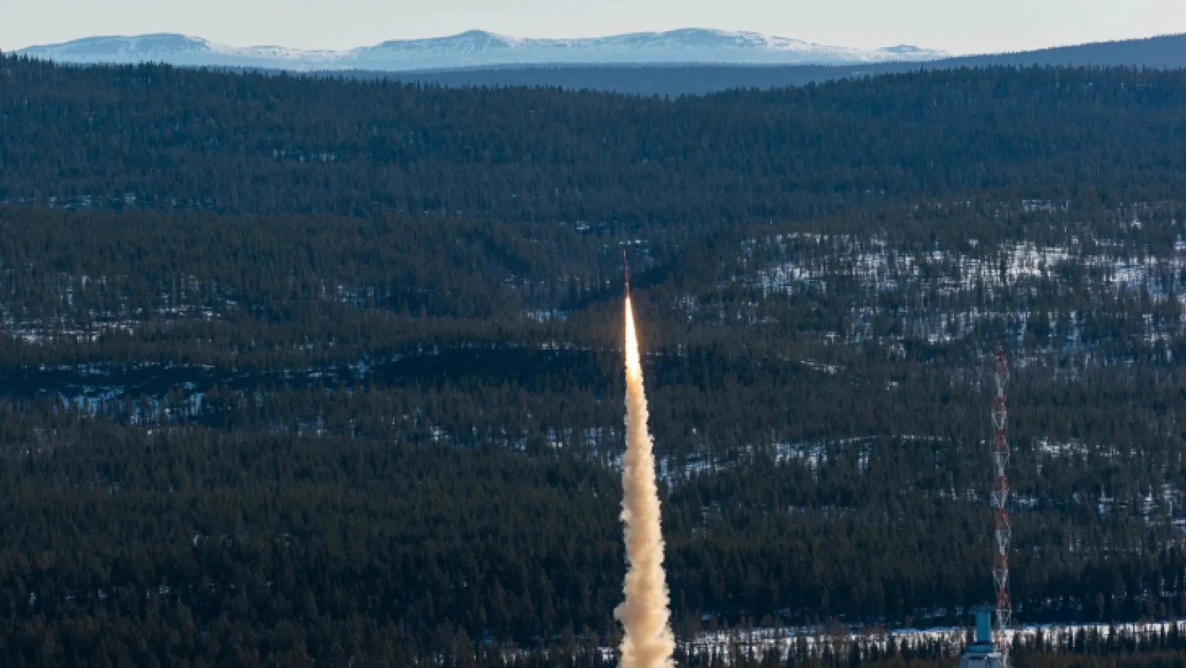 İsveç'in fırlattığı araştırma roketi Norveç'e düştü