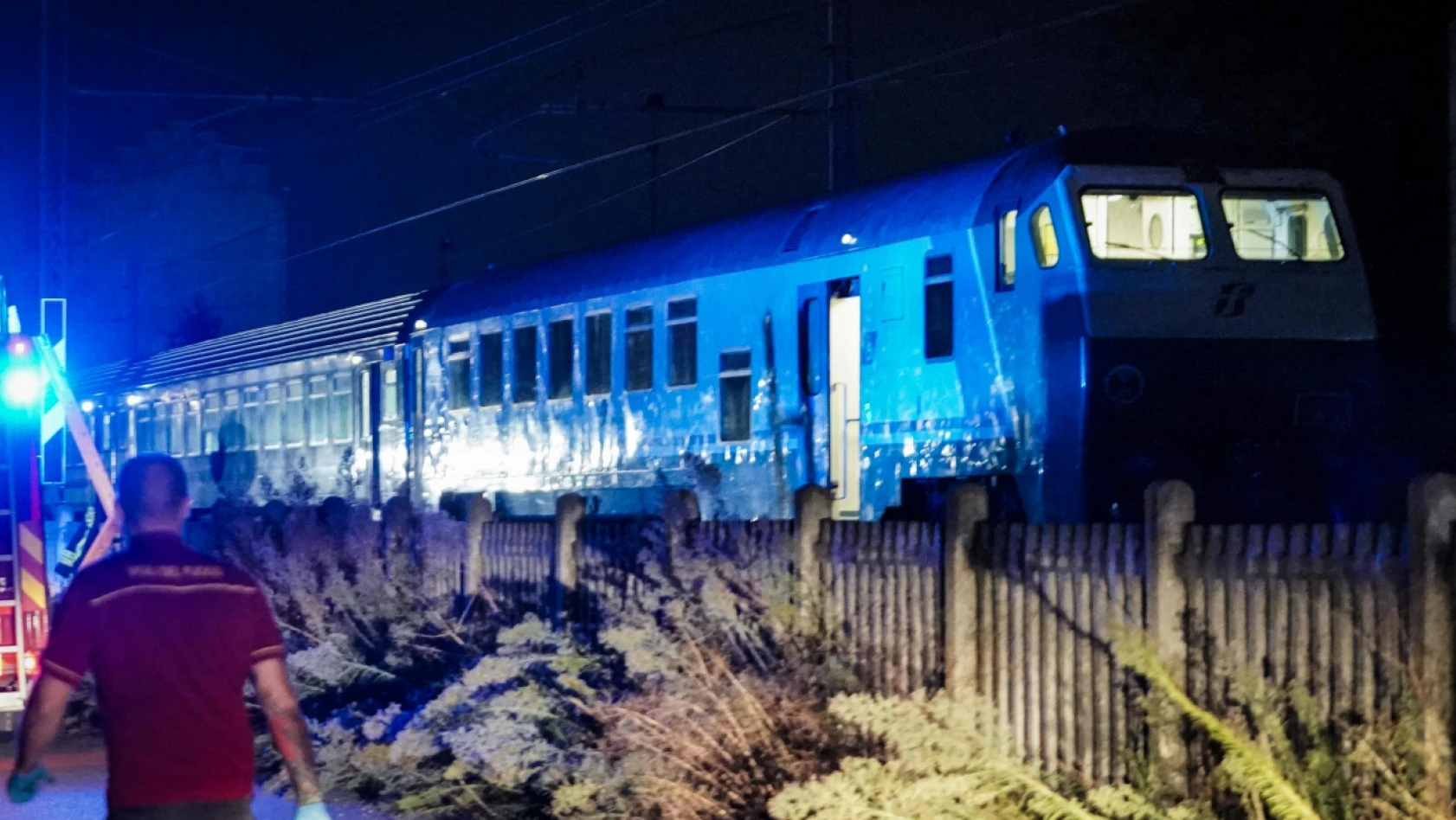 İtalya'da tren çalışanlara çarptı: 5 ölü