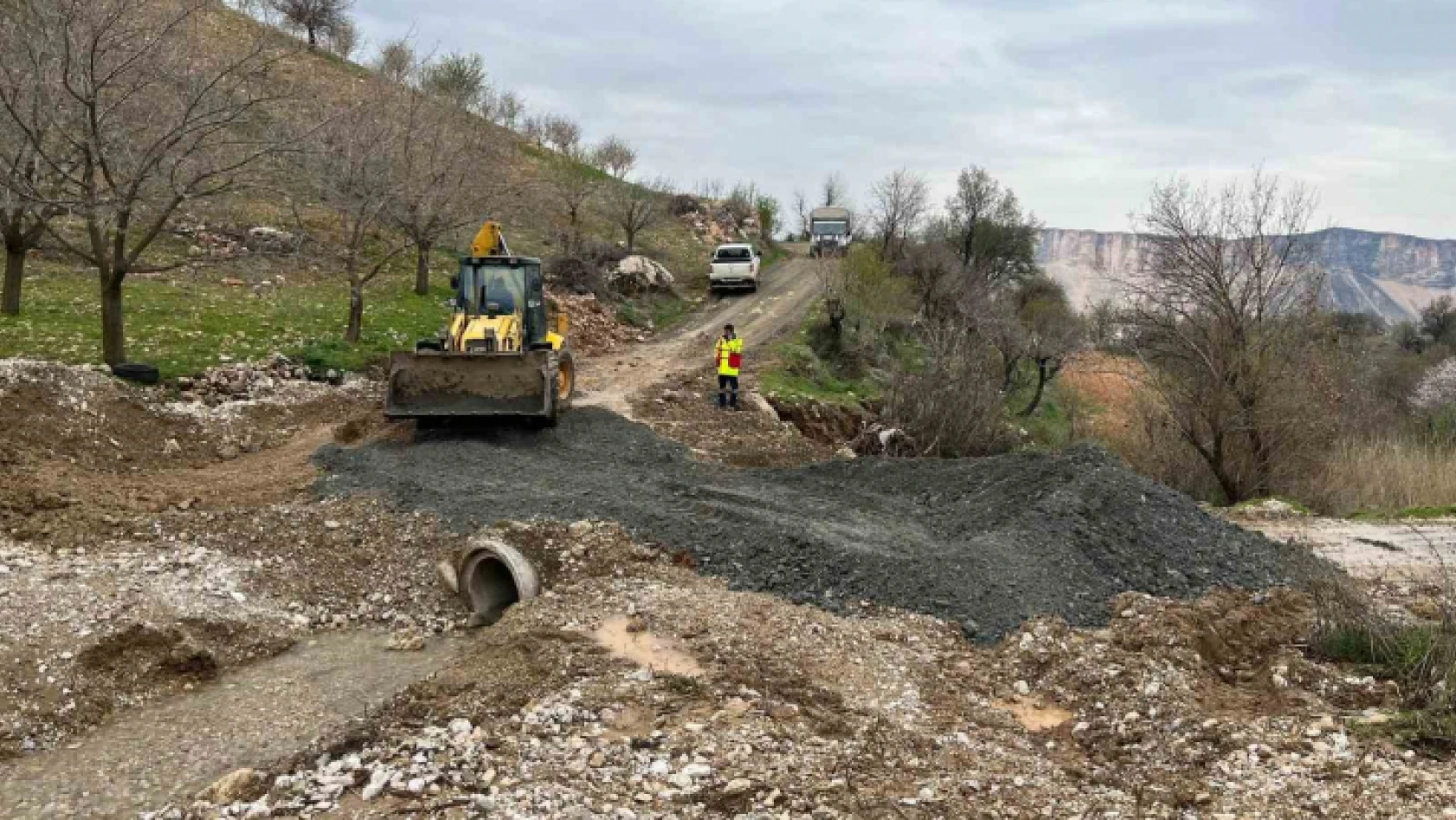 İzmit Belediyesi Adıyaman'da selden kapanan yolları açtı