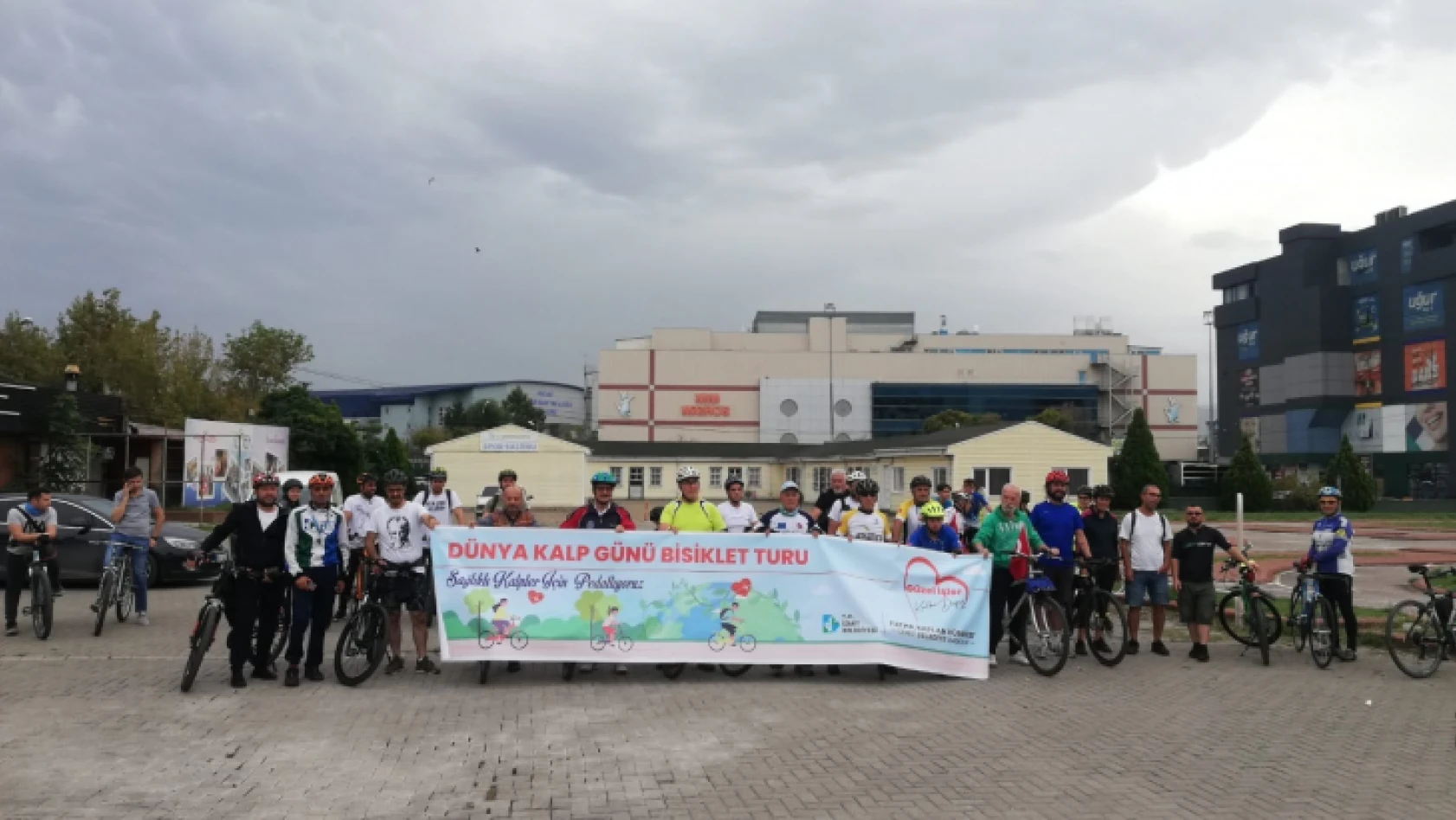 İzmit Belediyesi bisiklet turuyla kalp sağlığına dikkat çekti