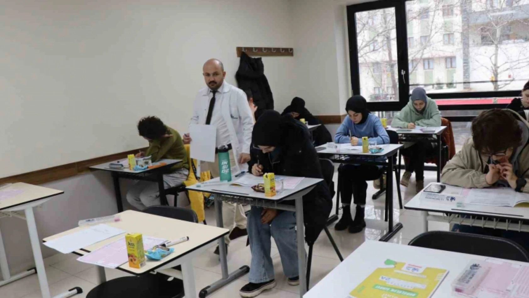 İzmit Belediyesi Çınar Akademi'de kabul kurum sınavı gerçekleşti