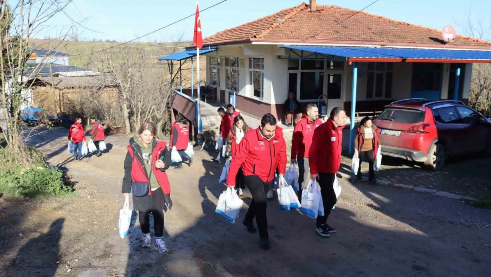 İzmit Belediyesi ekipleri köy köy gezerek talepleri dinliyor